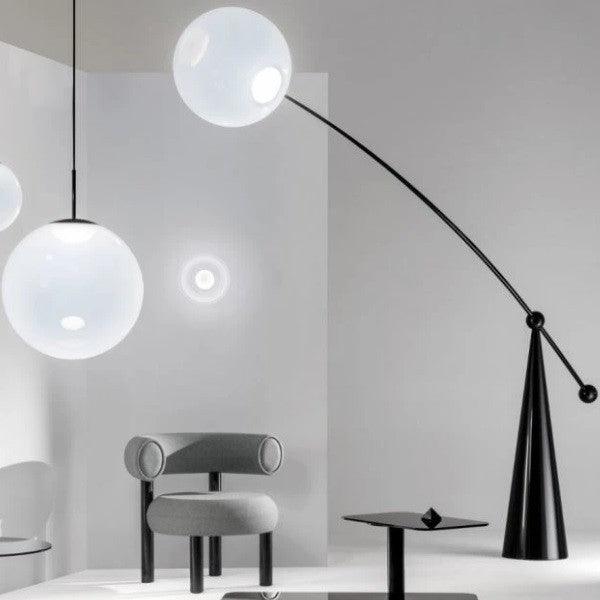 VERA | Lampadaire boule en verre élégant pour une ambiance moderne et chaleureuse