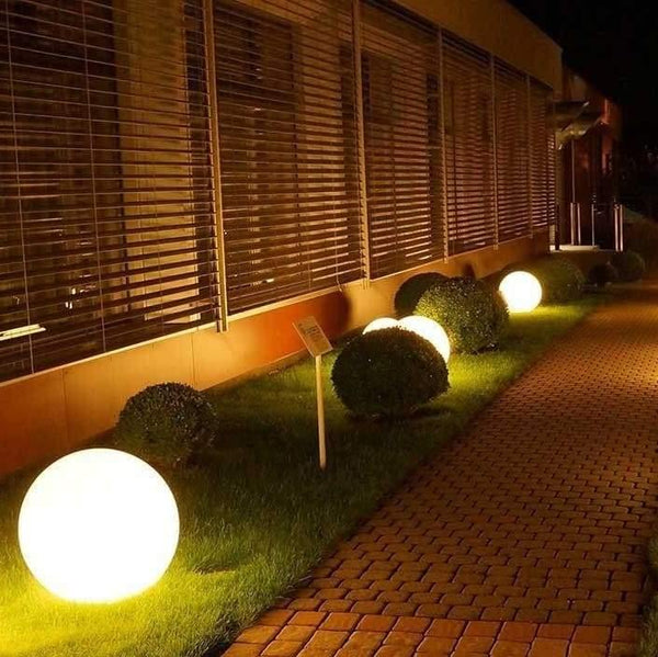 BOULE | Lampe de chevet lumineuse et solaire pour des nuits magiques