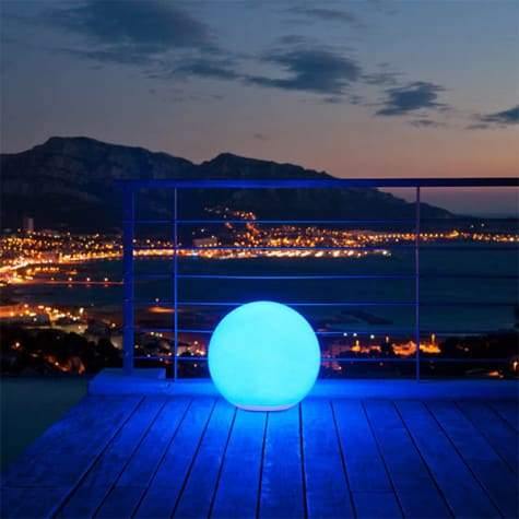 BOULE | Lampe de chevet lumineuse et solaire pour des nuits magiques