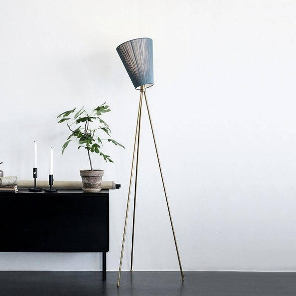 SCANDO | Lampadaire scandinave avec structure trépied pour une touche d'élégance