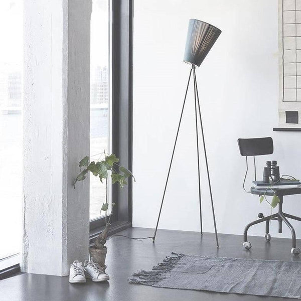 SCANDO | Lampadaire scandinave avec structure trépied pour une touche d'élégance